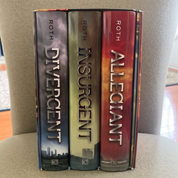 Veronica Roth Divergent Series Book Bundle - Picture 2 of 10